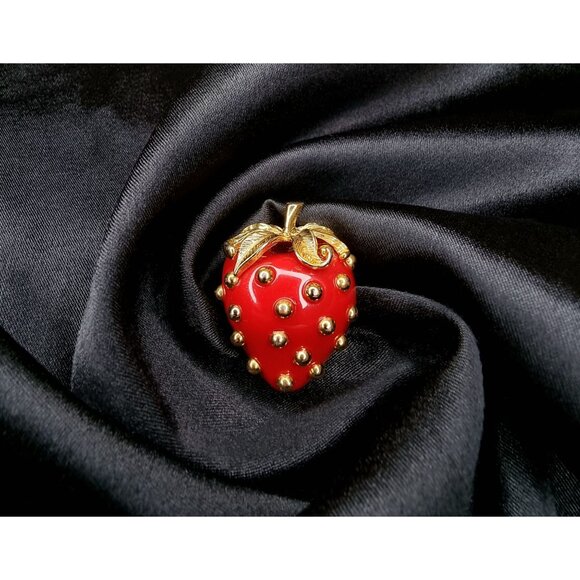 Vintage KJL Kenneth Jay Lane Red Strawberry Gold-Tone Brooch Pin With Leaf Detai - Picture 1 of 5